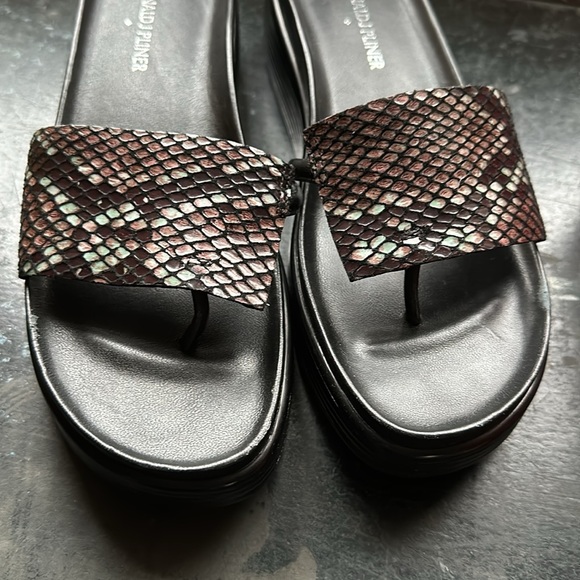 Donald J Pliner Fifi slides - Picture 8 of 10